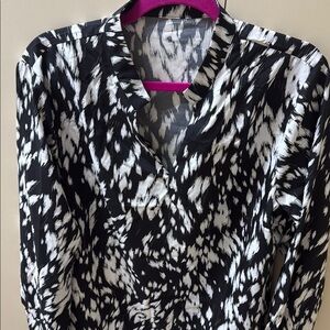 XL Stylish Black and White Women's Top